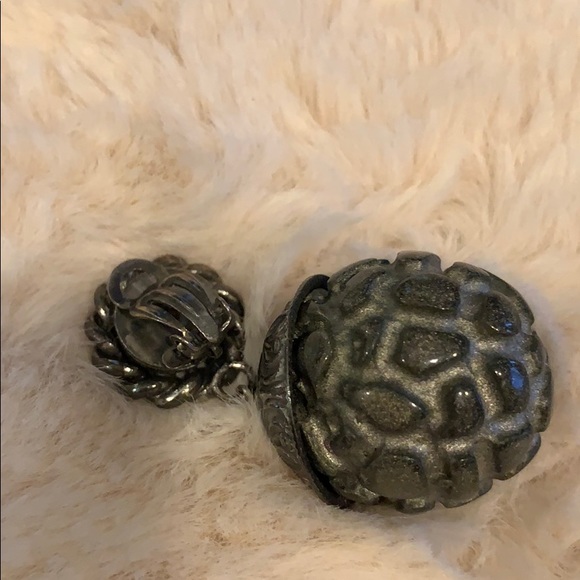 Bellini Italian clip on earrings - Picture 2 of 2